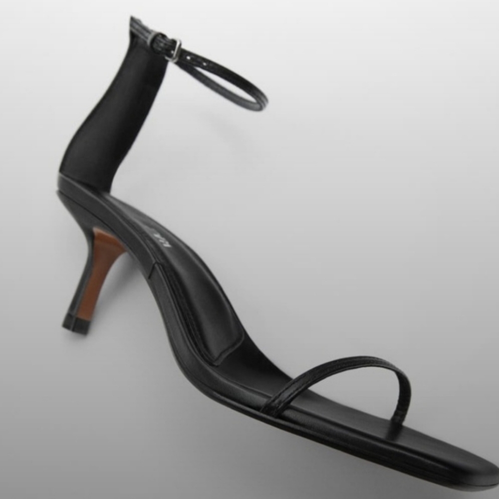 ZARA BLACK LOW HEELS BLACK